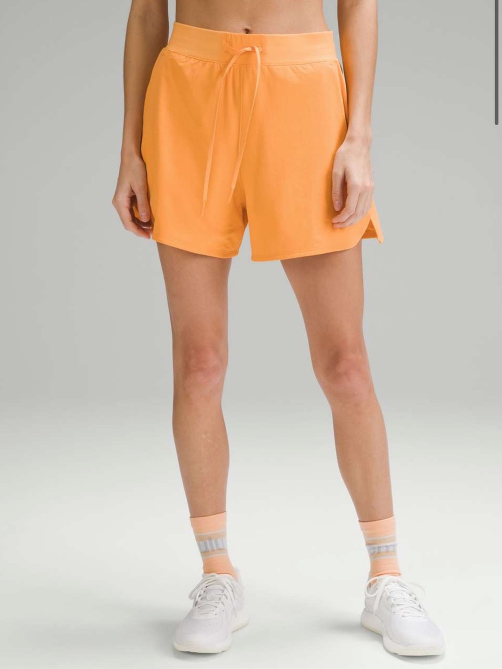 Lululemon License to Train High-Rise Short 4"
Mango Dream size 4